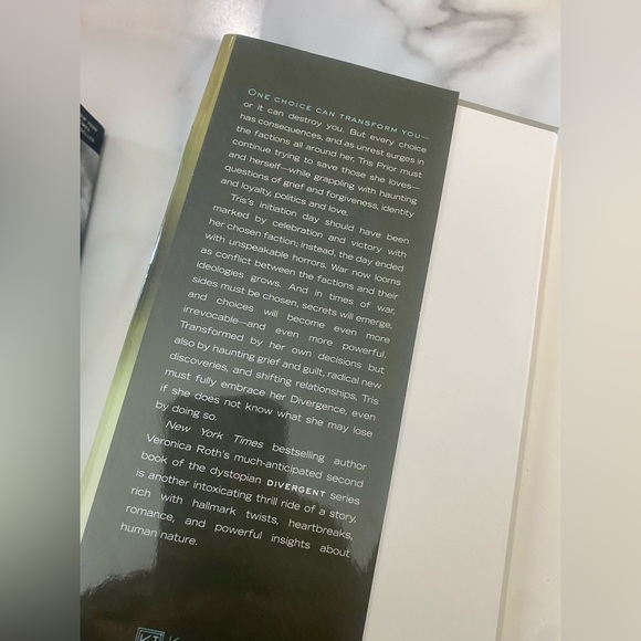 Divergent and Insurgent Book Set - Picture 5 of 5